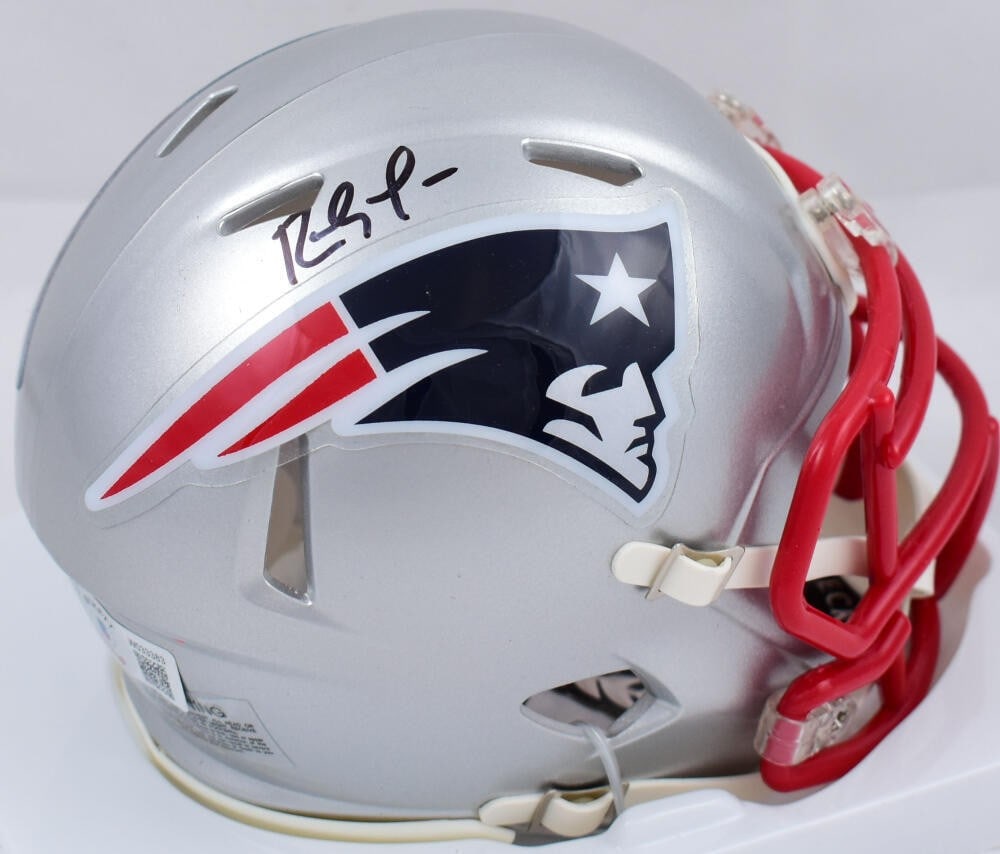 Patriots Speed Mini Helmet Signed by Randy Moss Beckett Authenticated: Patriots Speed Mini Helmet Signed by Randy Moss Beckett Authenticated This is a pre-owned New England Patriots Speed mini helmet autographed by Randy Moss. The signature is authenticated by Beckett Au