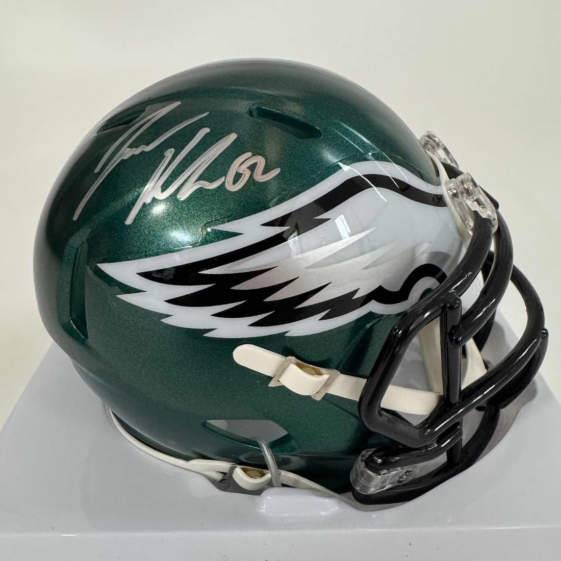 Jason Kelce Autographed Mini Helmet Philadelphia Eagles JSA COA: Jason Kelce Autographed Mini Helmet Philadelphia Eagles JSA COA This is an authentic autographed mini football helmet featuring Jason Kelce, a renowned player from the Philadelphia Eagles. The helmet 