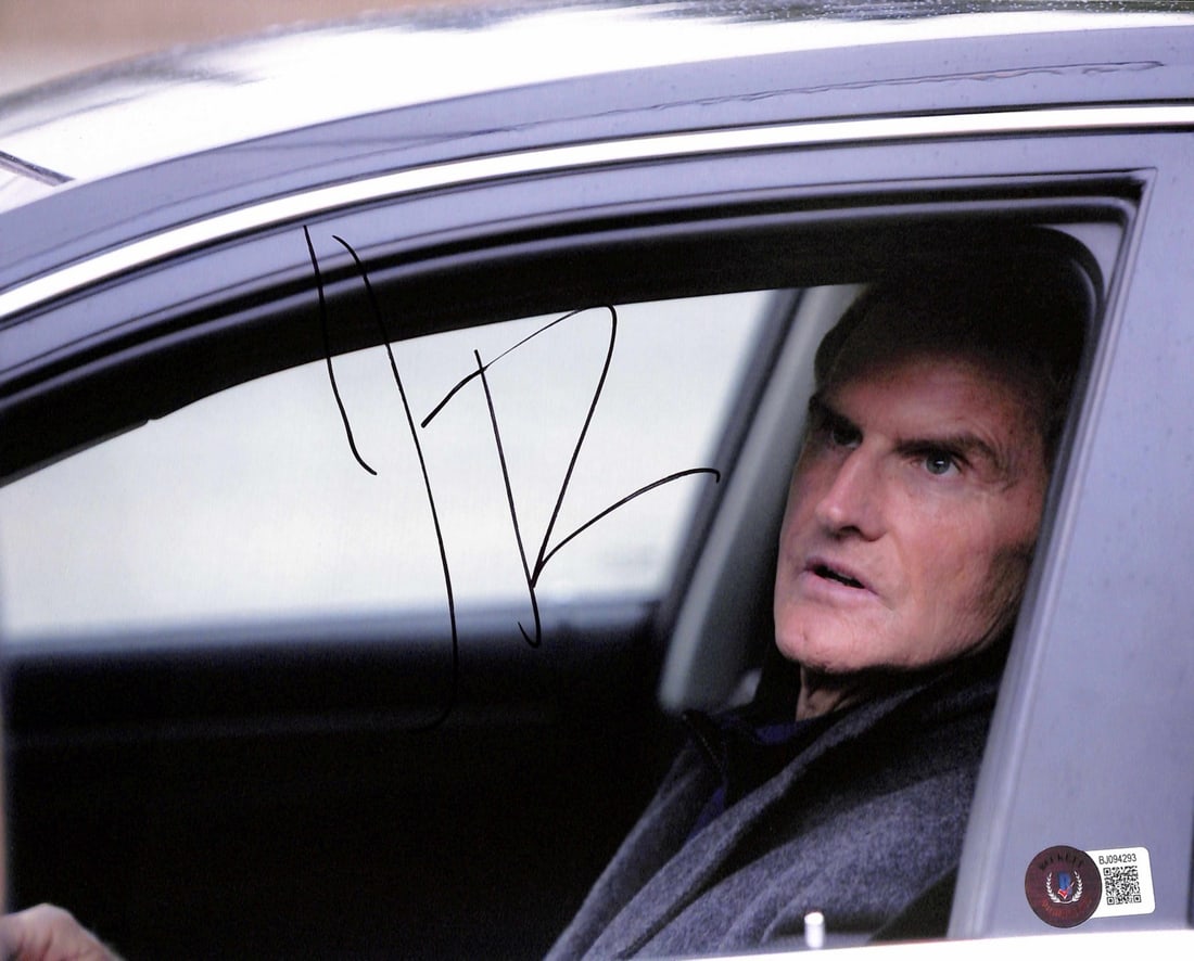Jere Burns Signed 8x10 Wynn Duffy Justified Photo Beckett Certified: Jere Burns Signed 8x10 Wynn Duffy Justified Photo Beckett Certified This is an autographed 8x10 photograph of Jere Burns, who portrayed "Wynn Duffy" in the acclaimed TV series Justified. The photograp