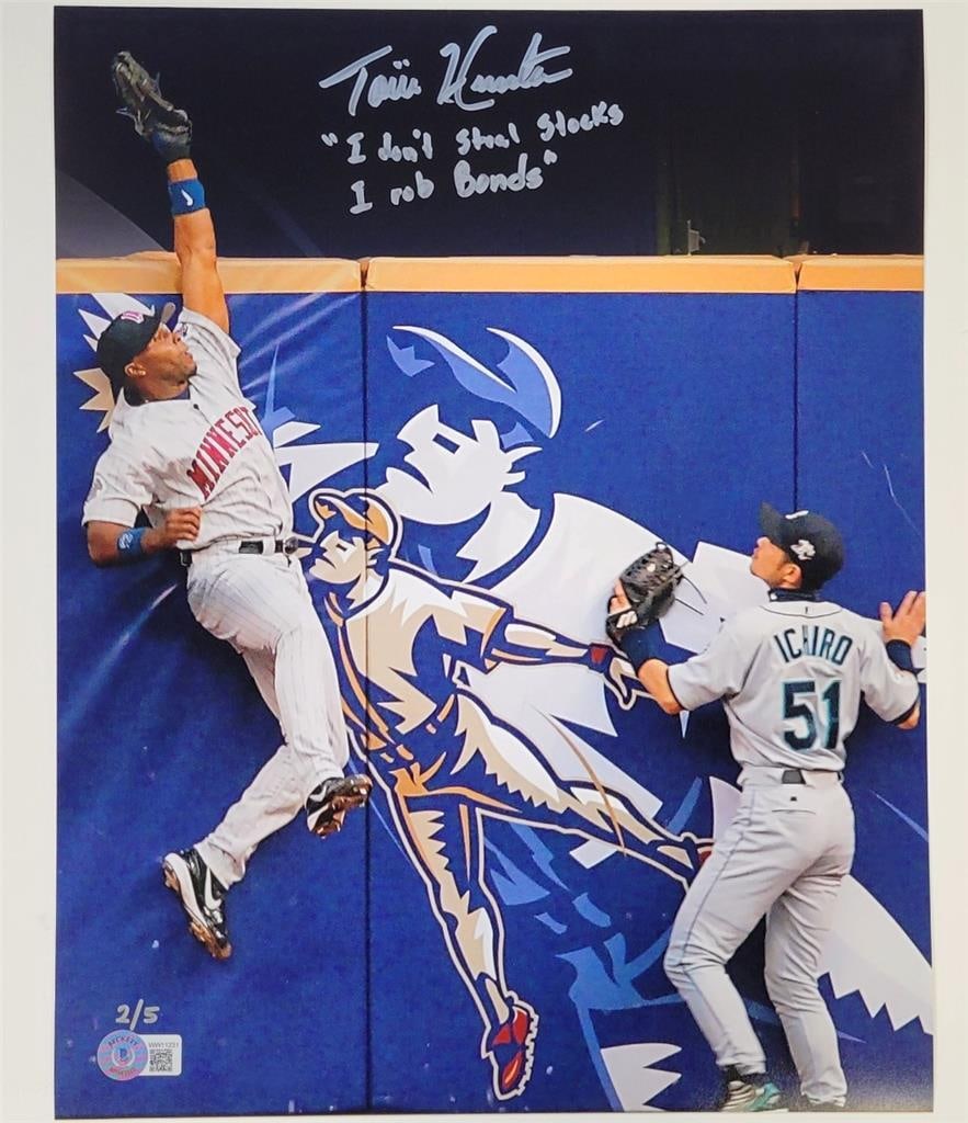 Torii Hunter Signed 2002 All Star 11x14 Photo Beckett BAS: Torii Hunter Signed 2002 All Star 11x14 Photo Beckett BAS This is an original 11x14 photo of Torii Hunter, captured during the 2002 All-Star Catch, and features his signature. The photo is authenticat