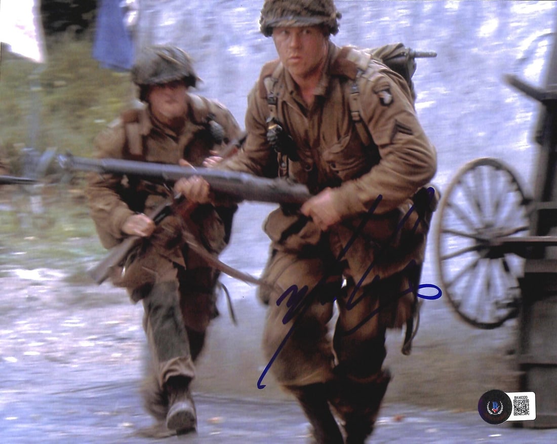 Michael Cudlitz Signed Band of Brothers 8x10 Photo Beckett Certified: Michael Cudlitz Signed Band of Brothers 8x10 Photo Beckett Certified This autographed 8x10 photograph features Michael Cudlitz, renowned for his role as 'Denver Randleman' in the acclaimed TV mini-ser