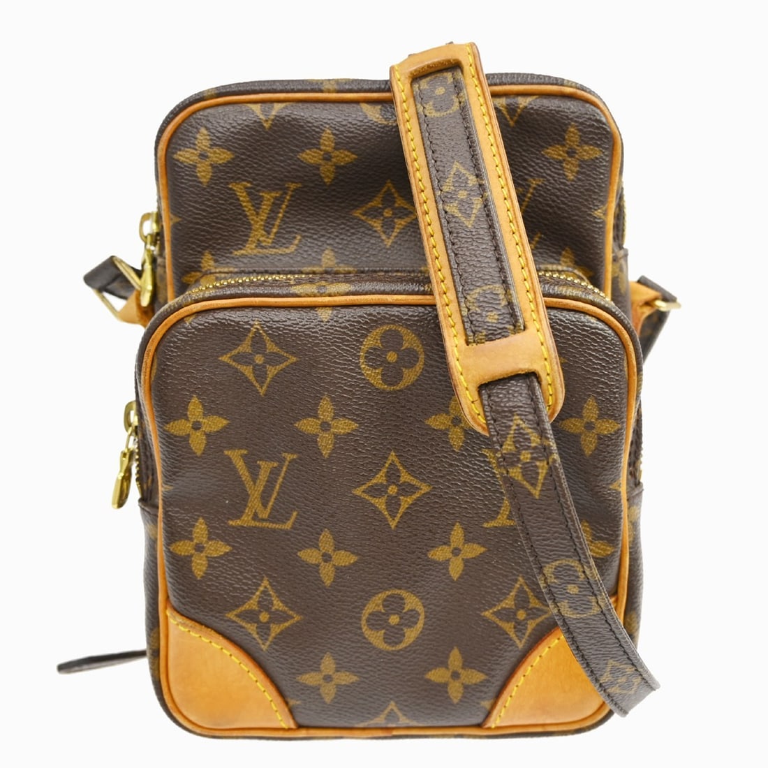 Louis Vuitton Amazone Monogram Canvas Crossbody Bag Brown France: Louis Vuitton Amazone Monogram Canvas Crossbody Bag Brown France The Louis Vuitton Amazone Bag features the iconic Monogram canvas in brown, designed for unisex use. This vintage piece is made in Fran