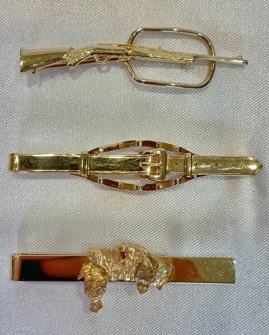Elegant 3 Piece 14K Yellow Gold Tie Bar Set from Beverly Hills: Elegant 3 Piece 14K Yellow Gold Tie Bar Set from Beverly Hills Discover a stunning collection of three 14K yellow gold tie bars, expertly crafted and sourced from a Beverly Hills collector. Each piece