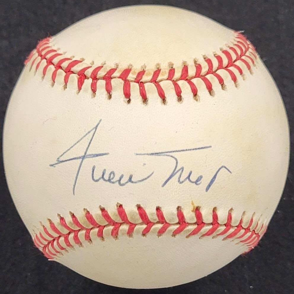 Willie Mays Signed NL Baseball Giants Beckett Authenticated: Willie Mays Signed NL Baseball Giants Beckett Authenticated This is an original Official National League baseball signed by baseball legend Willie Mays. The ball is authenticated by Beckett Authentica