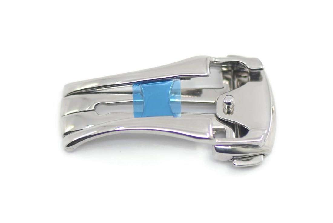 Authentic Omega Stainless Steel Buckle 16mm Wristwatch Band: Authentic Omega Stainless Steel Buckle 16mm Wristwatch Band Enhance your wristwatch with this authentic Omega stainless steel buckle, designed to perfectly fit bands with a width of 16 mm. Crafted fro
