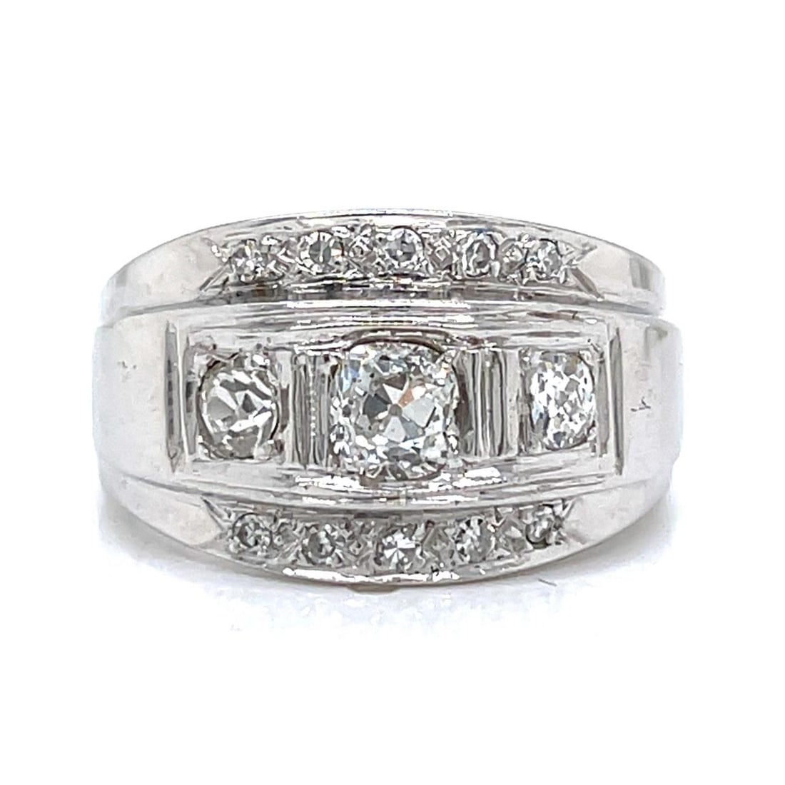 1960s 18K White Gold Men's Diamond Ring 1.85 Ct with Cushion Cut: 1960s 18K White Gold Men's Diamond Ring 1.85 Ct with Cushion Cut This stunning men's ring from the 1960s is crafted in 18K white gold and features a total diamond weight of 1.85 carats. It showcases a