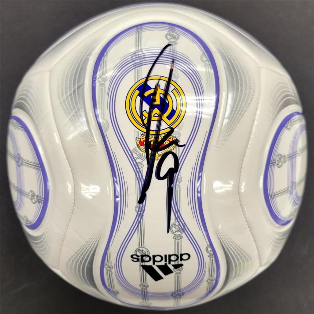 Karim Benzema Signed Adidas Real Madrid Soccer Ball with BAS Authentication: Karim Benzema Signed Adidas Real Madrid Soccer Ball with BAS Authentication This is an original Adidas soccer ball signed by Karim Benzema, featuring the authentication from Beckett Authentication Ser