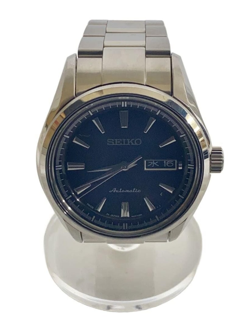 Seiko Presage Black Stainless Steel Wristwatch 4R36-03H0: Seiko Presage Black Stainless Steel Wristwatch 4R36-03H0 This SEIKO Presage 4R36-03H0 men's wristwatch features a black dial and a durable stainless steel case and band. The watch shows slight signs o
