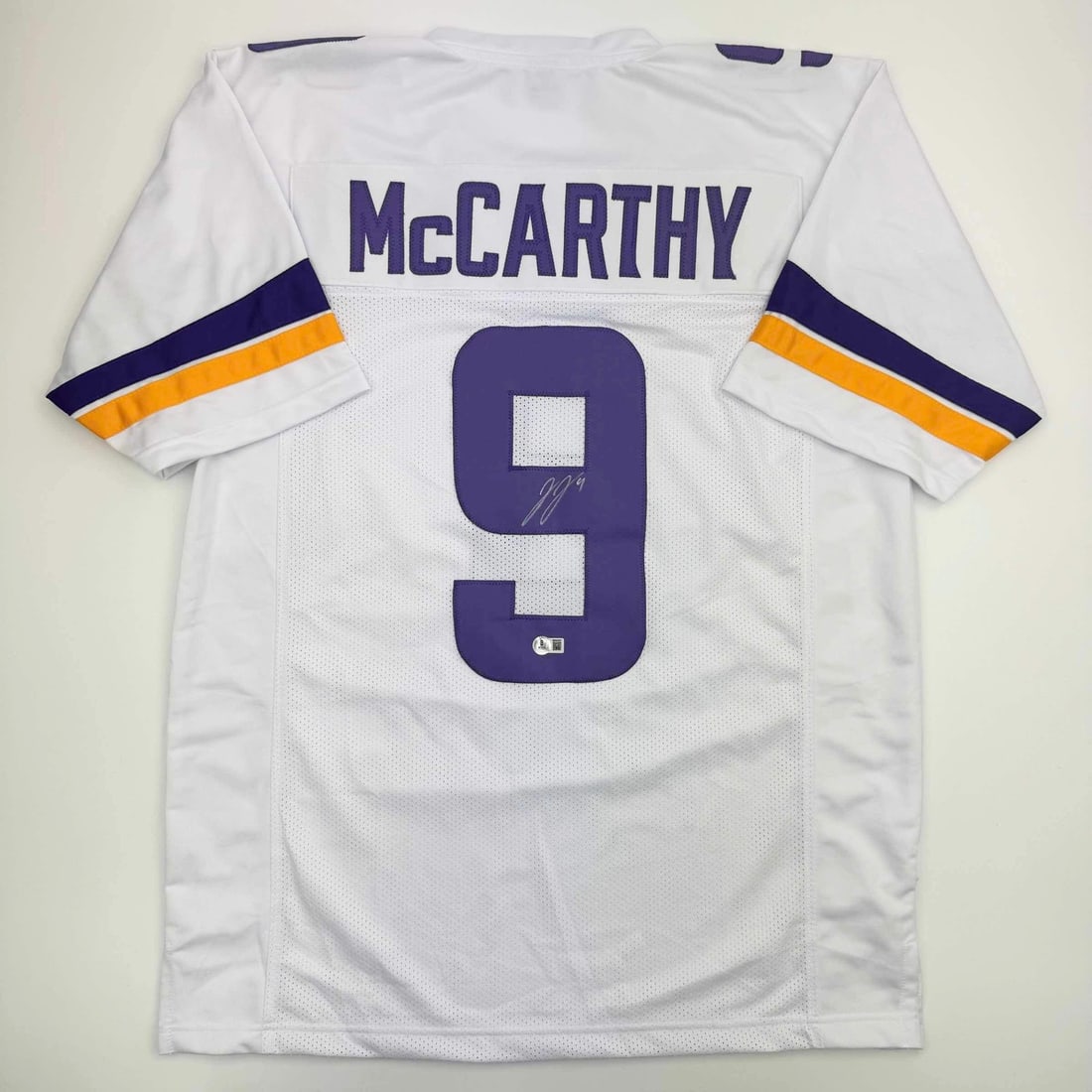 Autographed J.J. McCarthy Minnesota Vikings Jersey Beckett COA: Autographed J.J. McCarthy Minnesota Vikings Jersey Beckett COA This autographed J.J. McCarthy Minnesota Vikings white jersey is a must-have collectible for fans and collectors alike. Featuring the nam