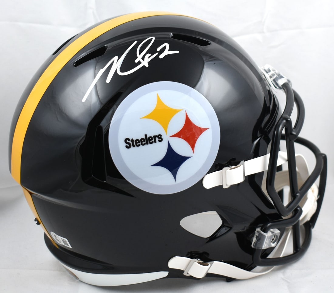 Full Size Pittsburgh Steelers Helmet Signed by Michael Vick Beckett W Authenticated: Full Size Pittsburgh Steelers Helmet Signed by Michael Vick Beckett W Authenticated This is a pre-owned Pittsburgh Steelers full-size Speed helmet autographed by Michael Vick. The helmet is an origina