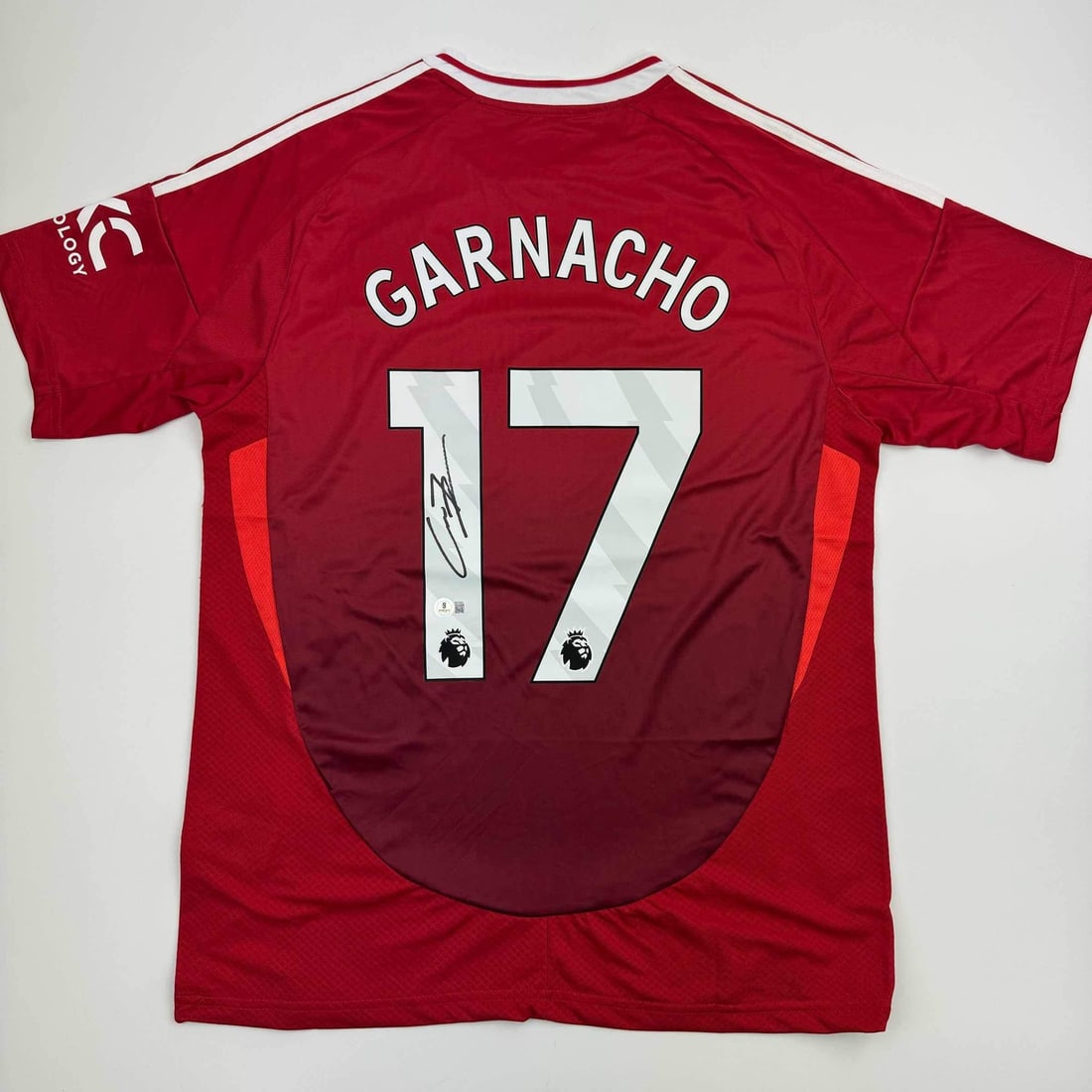 Autographed Alejandro Garnacho Manchester United Jersey Beckett Graded: Autographed Alejandro Garnacho Manchester United Jersey Beckett Graded This is an autographed custom Manchester United red jersey featuring the signature of athlete Alejandro Garnacho. The jersey, int