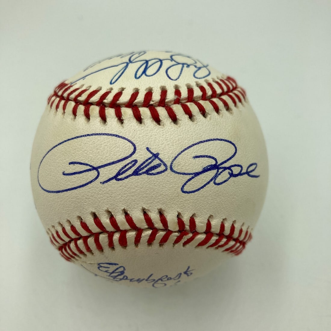 1976 Cincinnati Reds Team Signed Baseball with 14 Signatures Beckett COA: 1976 Cincinnati Reds Team Signed Baseball with 14 Signatures Beckett COA Celebrate the legacy of the 1976 Cincinnati Reds with this authentic team-signed baseball, featuring 14 signatures including th