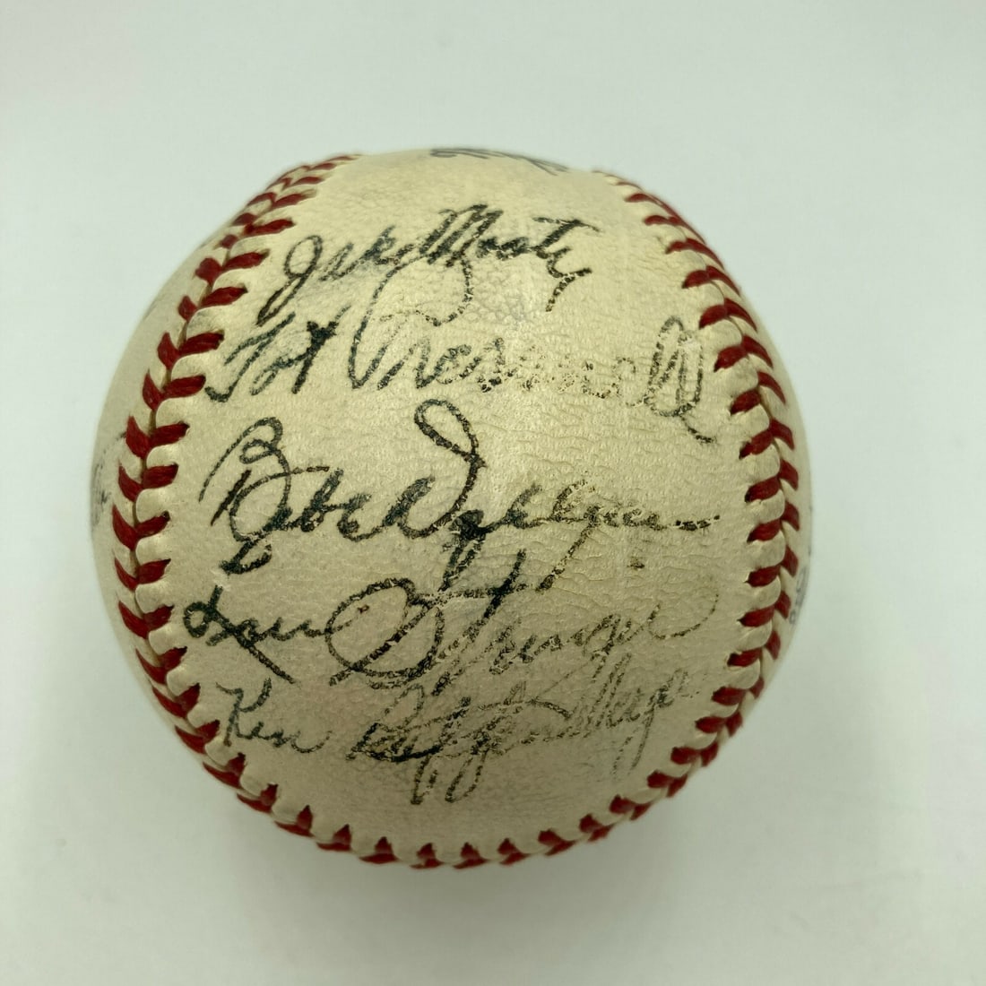 1941 Chicago Cubs Signed Baseball with JSA COA 17 Signatures: 1941 Chicago Cubs Signed Baseball with JSA COA 17 Signatures This official National League baseball from 1941 is signed by 17 members of the Chicago Cubs team, featuring notable players such as Clyde 
