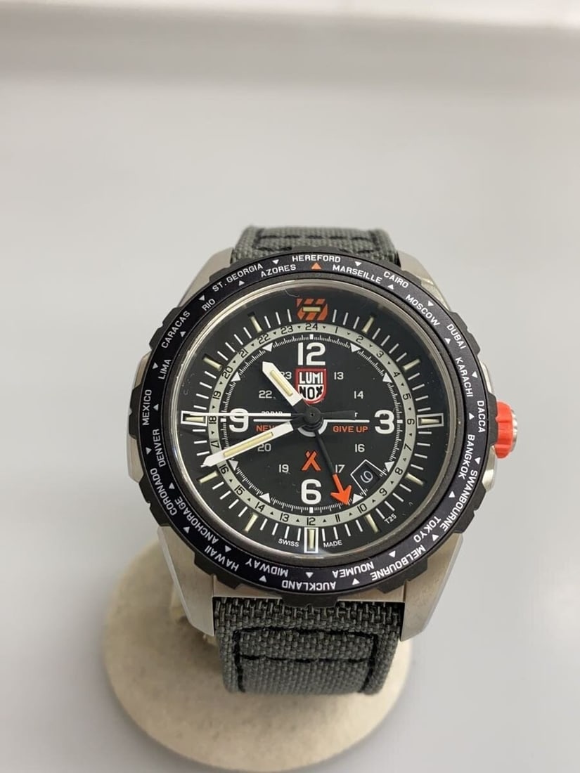 LUMINOX Bear Grylls Quartz Gray Wristwatch (1 of 6)