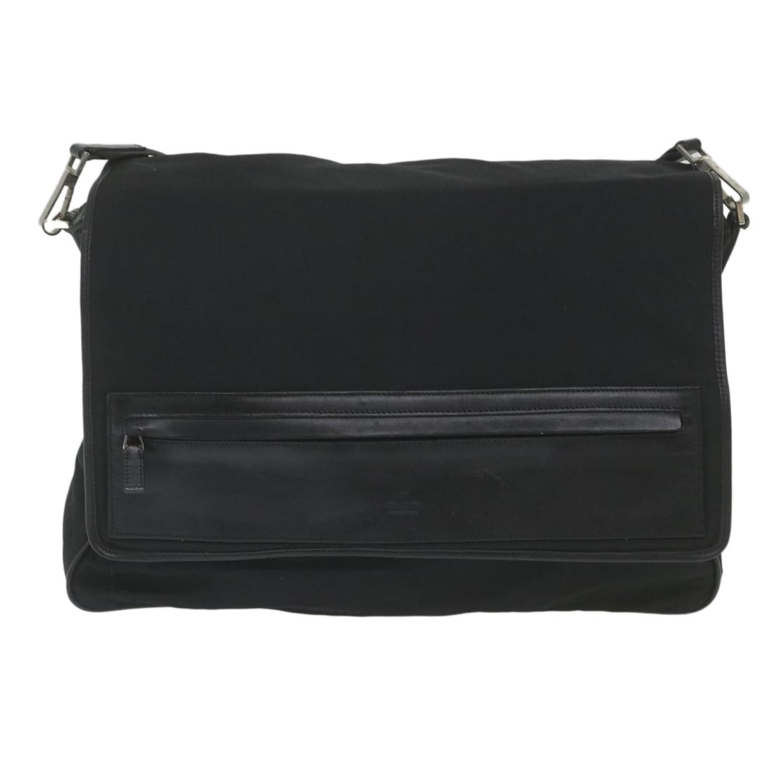 Black Nylon Gucci Unisex Vintage Crossbody with Flap Italy 40cm: Black Nylon Gucci Unisex Vintage Crossbody with Flap Italy 40cm This Gucci Vintage Flap Crossbody Bag is crafted from black nylon and designed for unisex use. Made in Italy, it features a spacious int