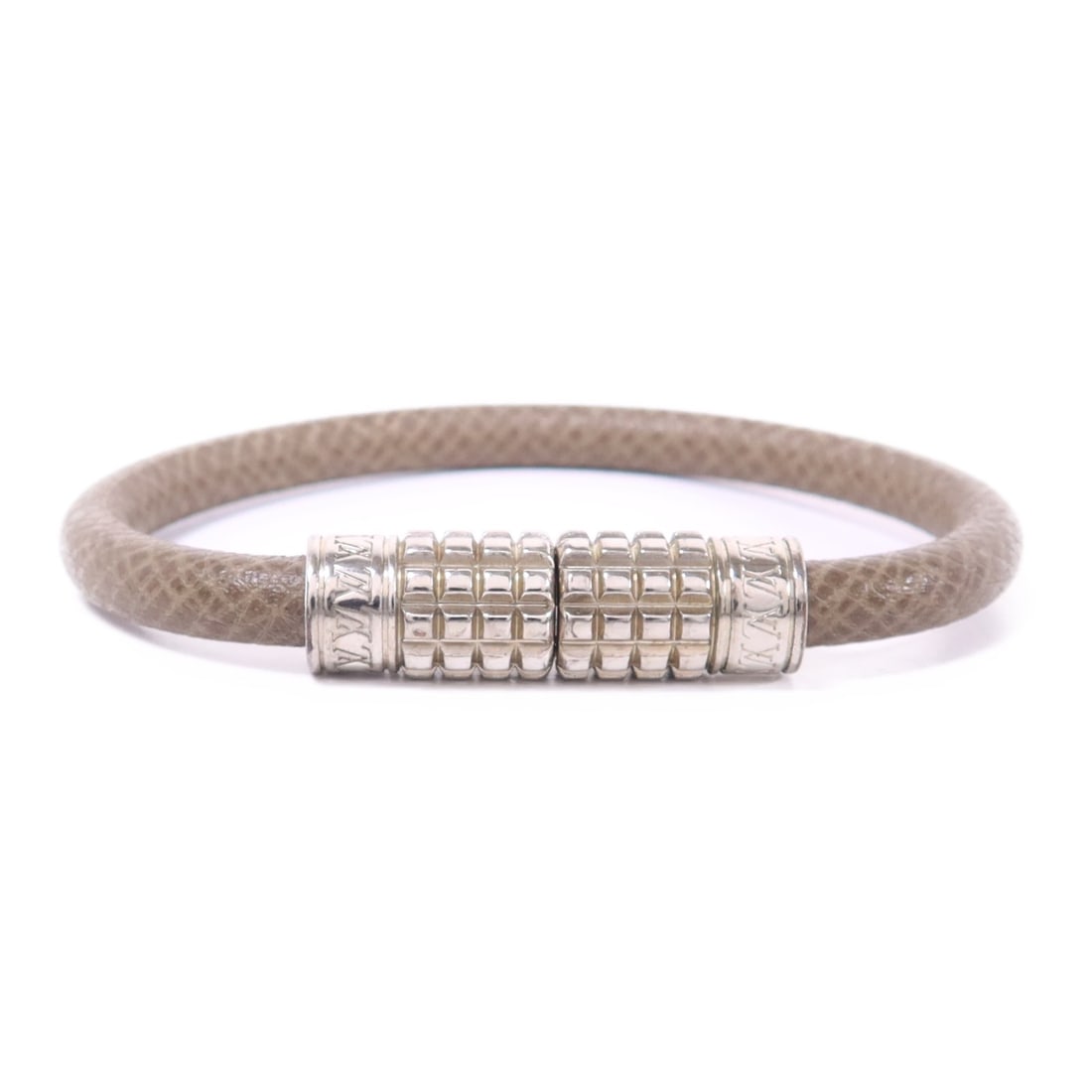 LOUIS VUITTON LV Digit Gray Leather Bangle M6626D: LOUIS VUITTON LV Digit Gray Leather Bangle M6626D This stylish LOUIS VUITTON LV Digit Armband Bangle features a sleek design crafted from high-quality leather in an elegant gray color. This bangle is 