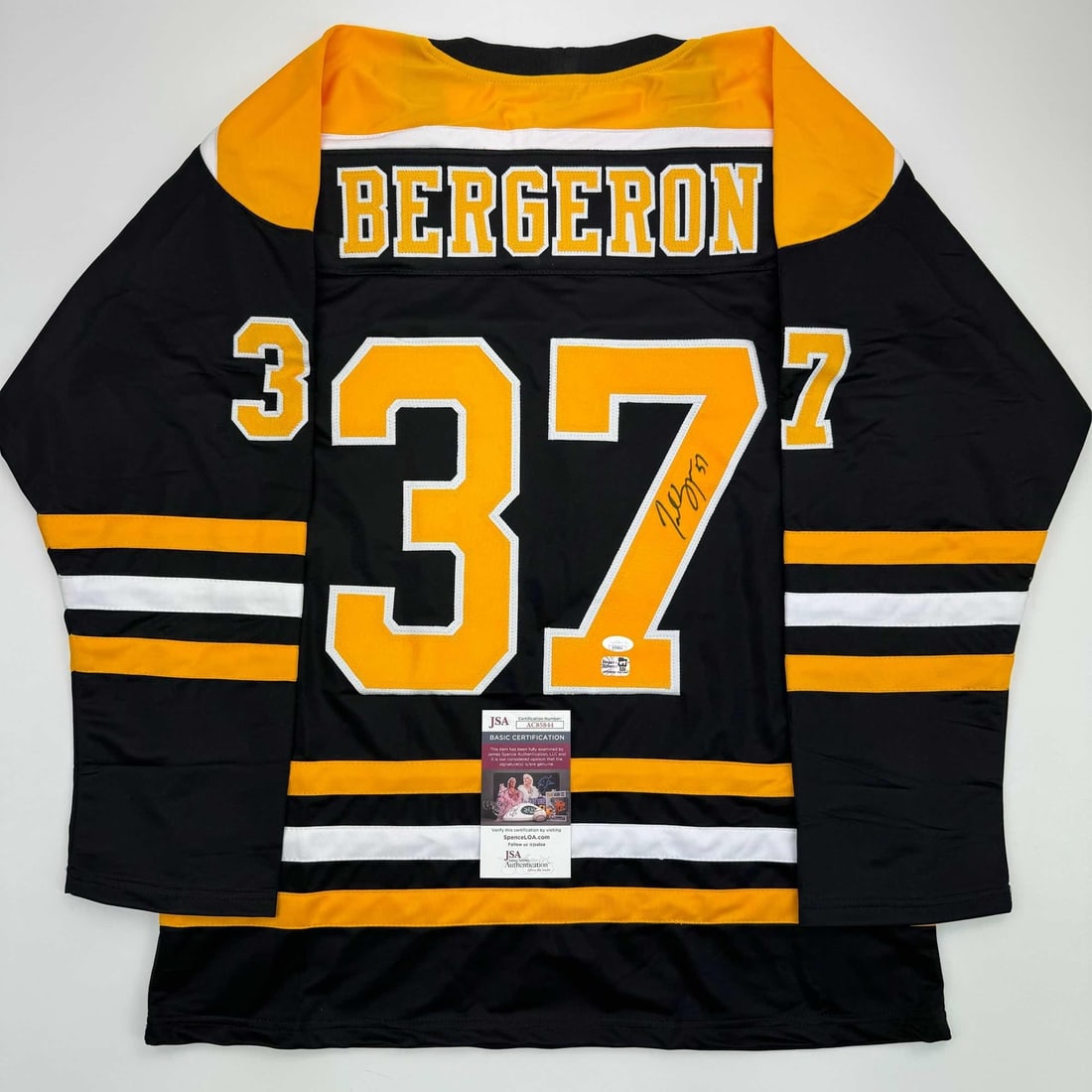 Patrice Bergeron Autographed Boston Bruins Hockey Jersey JSA COA: Patrice Bergeron Autographed Boston Bruins Hockey Jersey JSA COA Celebrate your passion for hockey with this autographed Patrice Bergeron Boston Bruins black custom jersey. This unique collectible