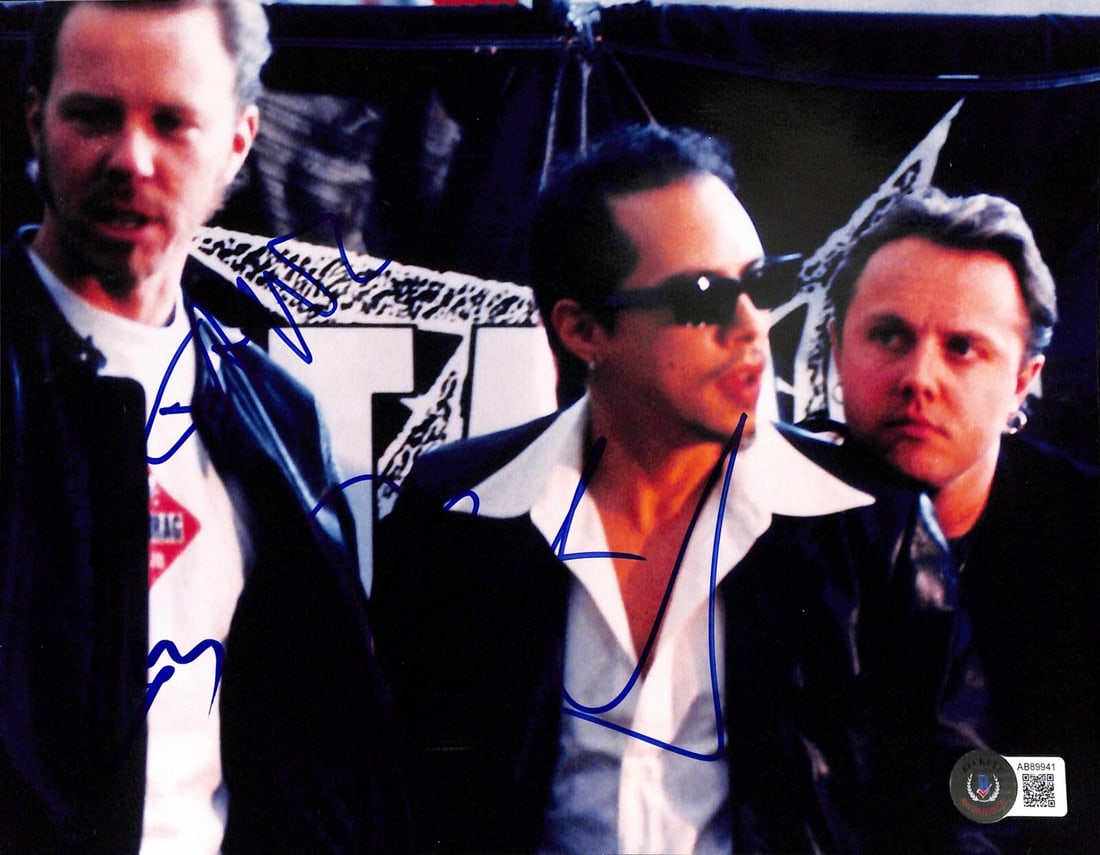 Metallica Signed 8x10 Photo by Hetfield Ulrich Hammett Beckett LOA: Metallica Signed 8x10 Photo by Hetfield Ulrich Hammett Beckett LOA This stunning 8x10 color photograph captures the iconic band Metallica, featuring the signatures of three legendary musicians: James 