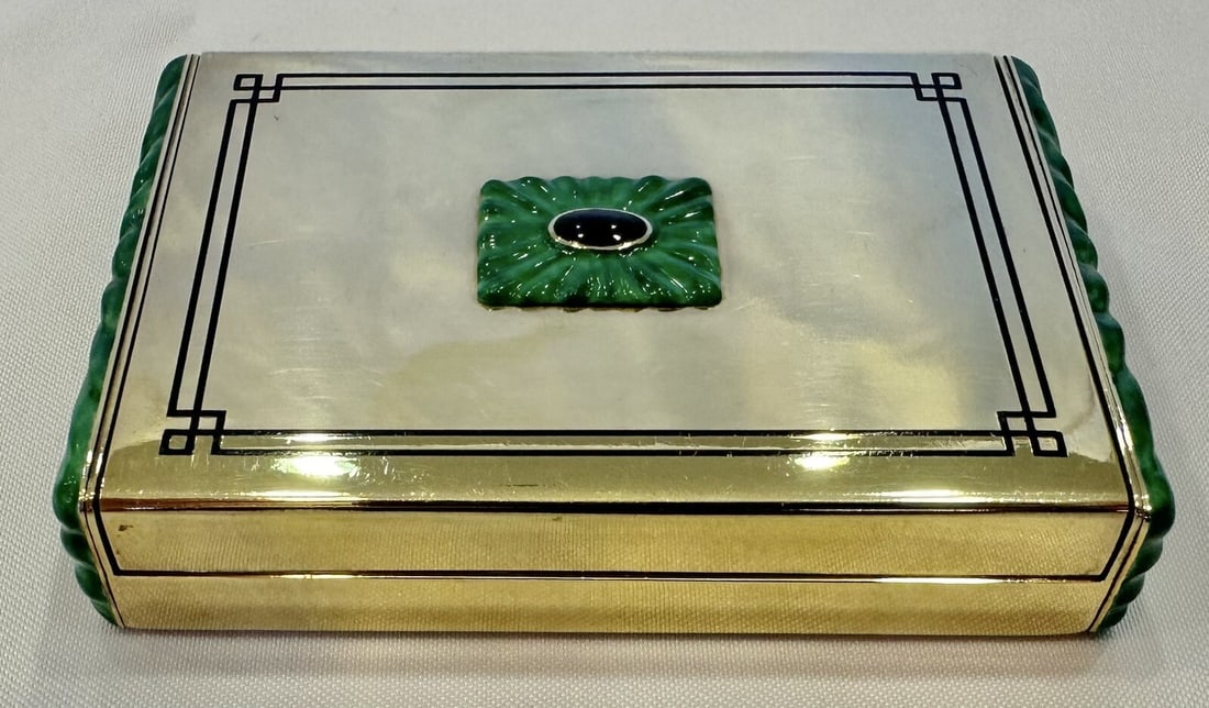 French Art Deco 14K Gold Enameled Jewelry Box 133g: French Art Deco 14K Gold Enameled Jewelry Box 133g Discover the elegance of this exquisite French Art Deco jewelry box, crafted from 14K yellow gold. This stunning piece, originating from the 1930s, s