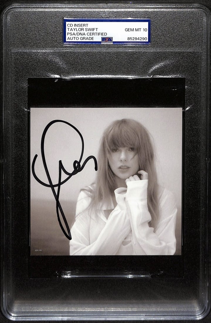 Taylor Swift Signed Autographed CD Insert PSA/DNA GEM MT 10 4.75x4.75 B/W Photo: Taylor Swift Signed Autographed CD Insert PSA/DNA GEM MT 10 4.75x4.75 B/W Photo This is an original Taylor Swift signed/autographed CD insert featuring a 4.75x4.75 black and white photo. The item is a