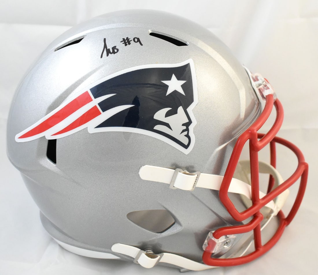 Full Size Patriots Speed Helmet Autographed by Kayshon Boutte Beckett Holo: Full Size Patriots Speed Helmet Autographed by Kayshon Boutte Beckett Holo This pre-owned New England Patriots full-size Speed helmet is hand-signed by Kayshon Boutte. The helmet is an original item a