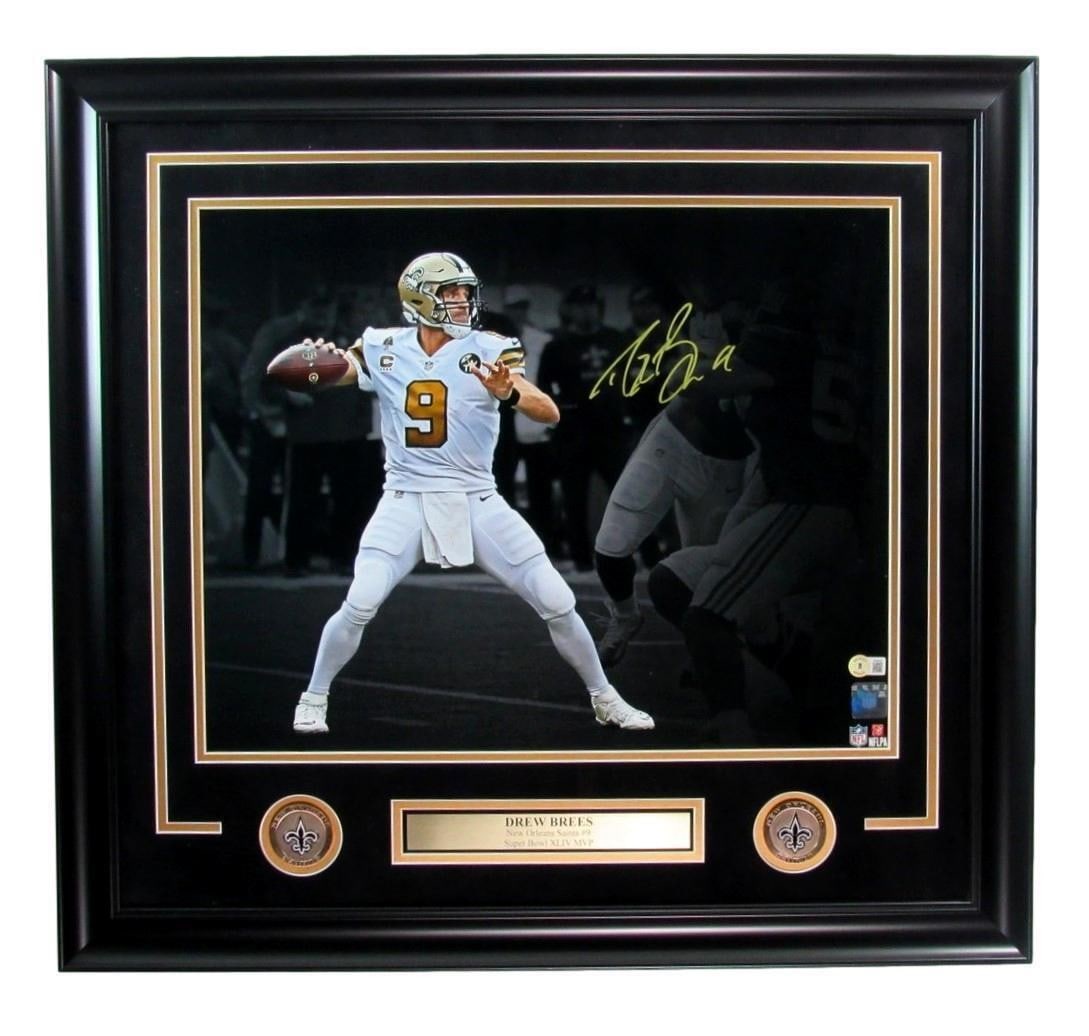 Framed Drew Brees Signed 16x20 Photo New Orleans Saints Beckett Authenticated: Framed Drew Brees Signed 16x20 Photo New Orleans Saints Beckett Authenticated This is an original 16x20 photograph autographed by Drew Brees, commemorating his Hall of Fame status with the New Orleans