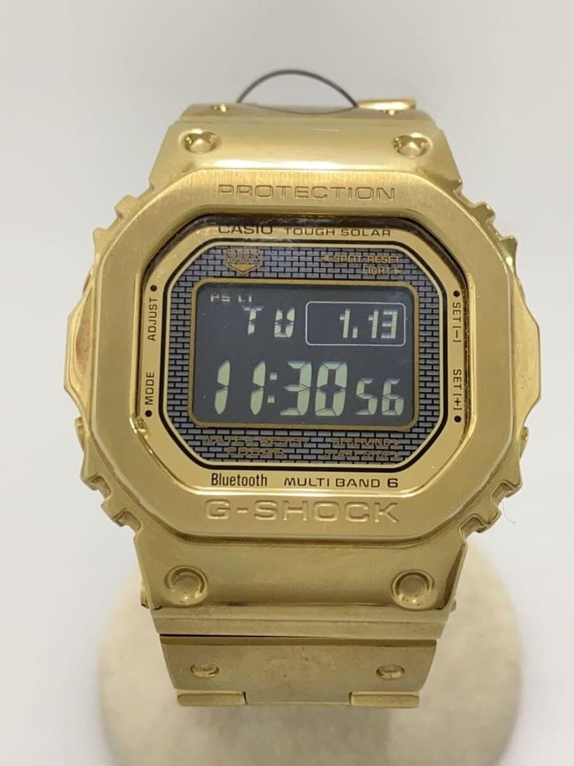 CASIO G-SHOCK GMW-B5000GD-9JF Black Wristwatch: CASIO G-SHOCK GMW-B5000GD-9JF Black Wristwatch This is a pre-owned CASIO G-SHOCK GMW-B5000GD-9JF men's wristwatch, made in Japan. The watch features a black case and band, with some scratches visible 