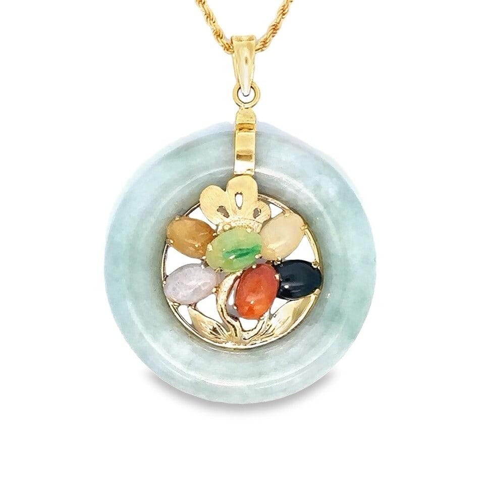 Vintage 14k Yellow Gold Green Jade Floral Medallion Pendant Necklace: Vintage 14k Yellow Gold Green Jade Floral Medallion Pendant Necklace This exquisite vintage pendant showcases a round shape with a striking green jade donut at its center, surrounded by a floral medal