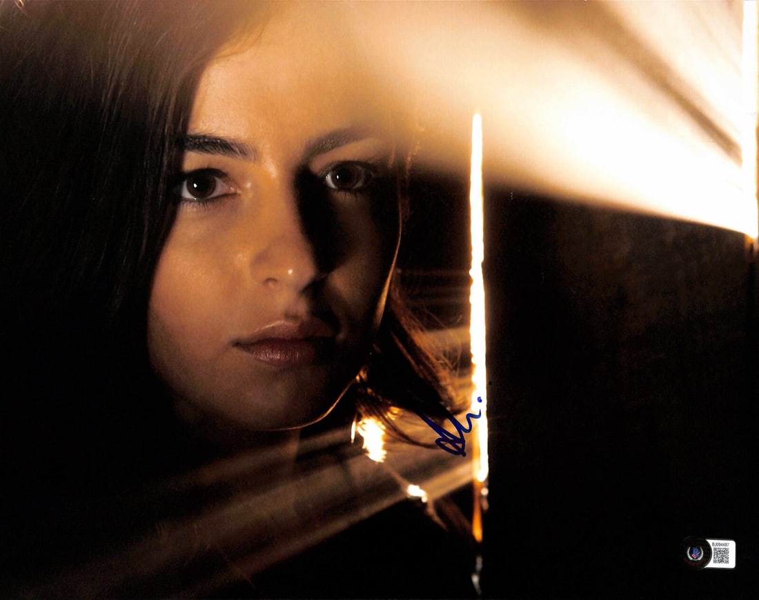Alanna Masterson Signed 11x14 Photo The Walking Dead Beckett Certified: Alanna Masterson Signed 11x14 Photo The Walking Dead Beckett Certified This stunning 11x14 photograph of Alanna Masterson, known for her role as "Tara Chamber" in the acclaimed TV series The Walking D