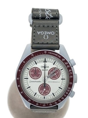 Omega x Swatch Mission to Pluto Quartz White Men's Watch: Omega x Swatch Mission to Pluto Quartz White Men's Watch This OMEGA x SWATCH Mission to Pluto men's watch features a quartz movement and a white color scheme. The watch shows slight signs of use and i