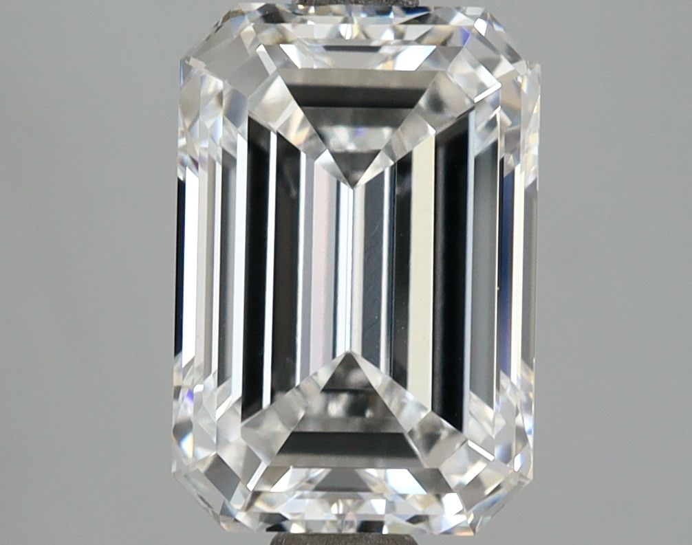 Loose Diamond - EMERALD 3.54ct E VVS2: Loose Diamond - EMERALD 3.54ct E VVS2 Source: This is a real non-mined Diamond that has been grown in a lab Shape: EMERALD Carats: 3.54 Color: E Clarity: VVS2 Certification: IGI Video: