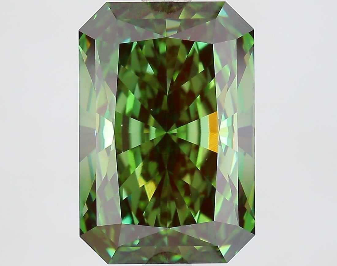 Loose Diamond - RADIANT 3.91ct Fancy Vivid Green VVS2: Loose Diamond - RADIANT 3.91ct Fancy Vivid Green VVS2 Source: This is a real non-mined Diamond that has been grown in a lab Shape: RADIANT Carats: 3.91 Color: Fancy Vivid Green Certification: IGI Vide