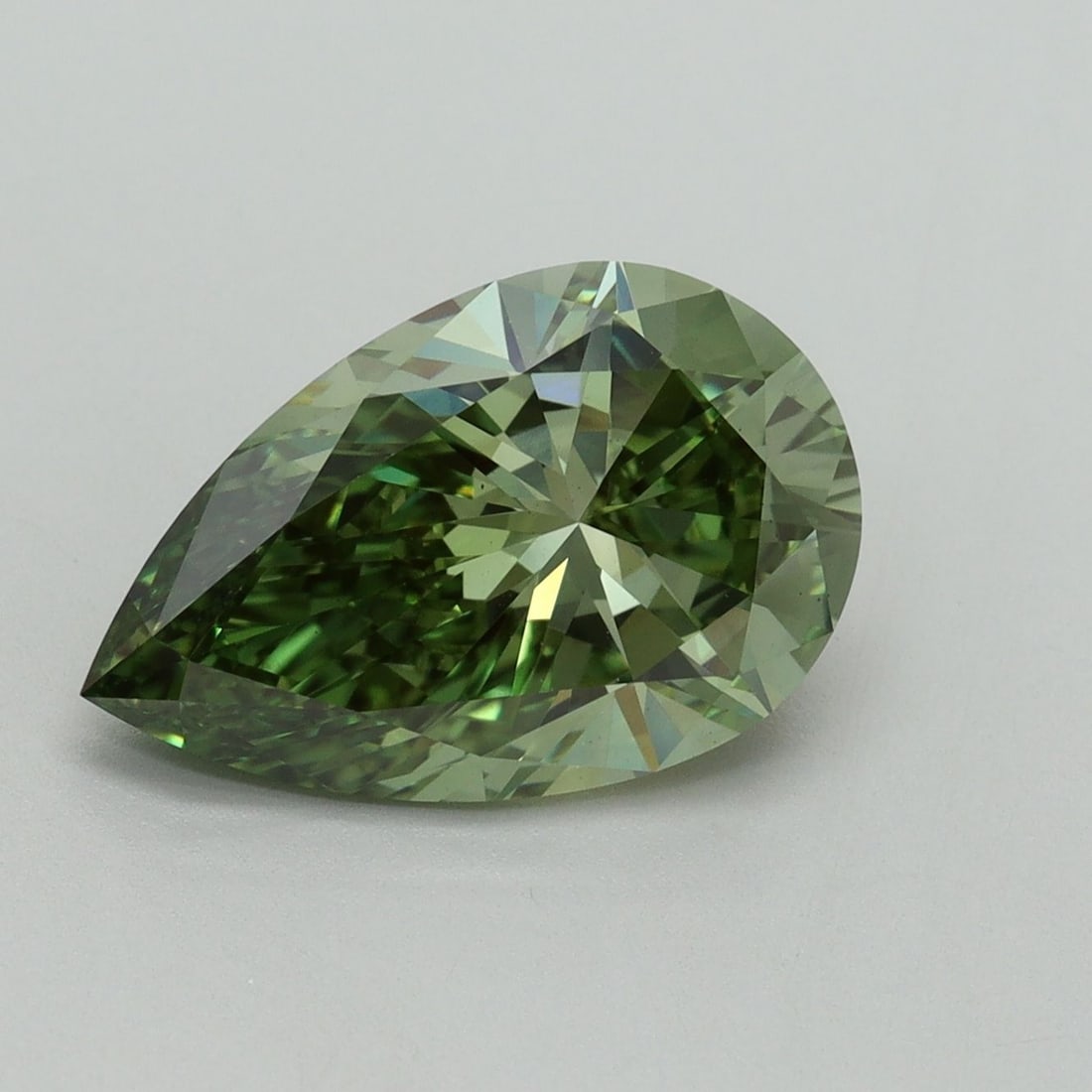 Loose Diamond - PEAR 3.44ct Fancy Vivid Green VS1: Loose Diamond - PEAR 3.44ct Fancy Vivid Green VS1 Source: This is a real non-mined Diamond that has been grown in a lab Shape: PEAR Carats: 3.44 Color: Fancy Vivid Green Certification: IGI Video: