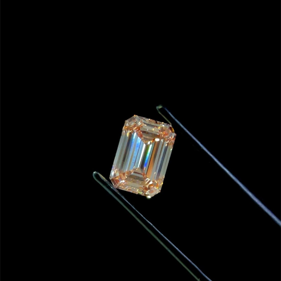 Loose Diamond - EMERALD 2.59ct Fancy Intense Pink VVS2: Loose Diamond - EMERALD 2.59ct Fancy Intense Pink VVS2 Source: This is a real non-mined Diamond that has been grown in a lab Shape: EMERALD Carats: 2.59 Color: Fancy Intense Pink Certification: IGI Vi