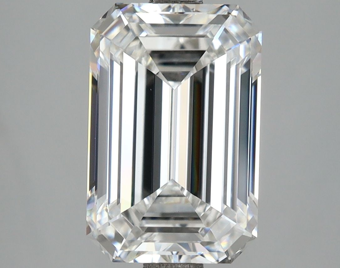 Loose Diamond - EMERALD 4.04ct E VVS2: Loose Diamond - EMERALD 4.04ct E VVS2 Source: This is a real non-mined Diamond that has been grown in a lab Shape: EMERALD Carats: 4.04 Color: E Clarity: VVS2 Certification: IGI Video: