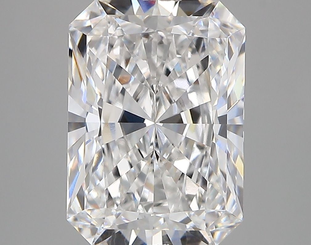 Loose Diamond - RADIANT 4.32ct D VVS2: Loose Diamond - RADIANT 4.32ct D VVS2 Source: This is a real non-mined Diamond that has been grown in a lab Shape: RADIANT Carats: 4.32 Color: D Clarity: VVS2 Certification: IGI Video: