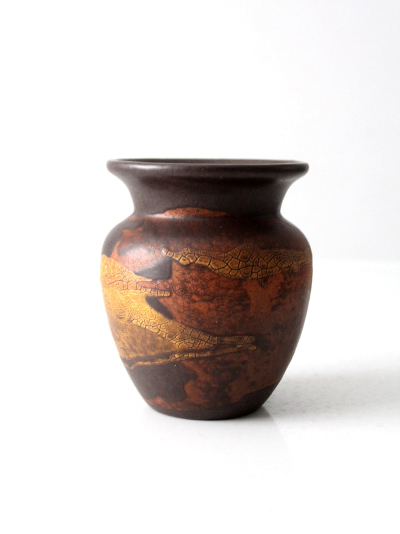 Mid Century Royal Haeger Earth Wrap Pottery Vase 5.5 Inch: Mid Century Royal Haeger Earth Wrap Pottery Vase 5.5 Inch This stunning mid 20th century Royal Haeger pottery vase from the "Earth Wrap" line features classic mid-century modern lines and a unique, te