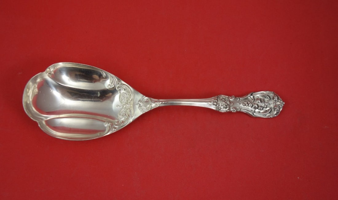 Reed Barton Francis I Sterling Berry Spoon 3 Lobe 8 1 2 Inch: Reed Barton Francis I Sterling Berry Spoon 3 Lobe 8 1 2 Inch This is a Reed & Barton Francis I pattern berry serving spoon crafted in sterling silver with the new script mark. Featuring a distinctive 