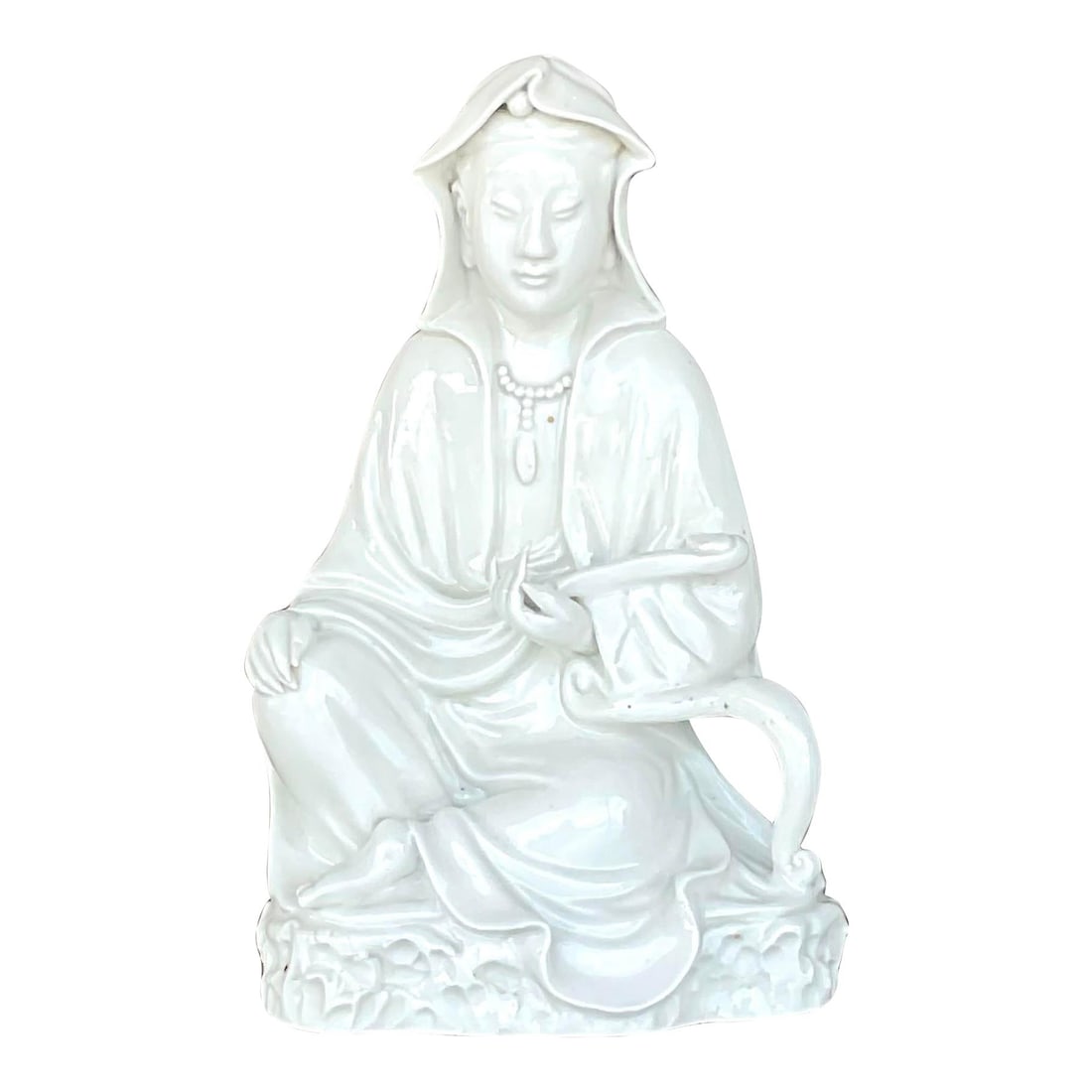 Vintage 1920s Blanc De Chine Porcelain Figure of Lady: Vintage 1920s Blanc De Chine Porcelain Figure of Lady This exquisite vintage 1920s Asian figurine features a stunning Blanc de Chine design of a beautiful woman. Crafted from porcelain, this unique pi
