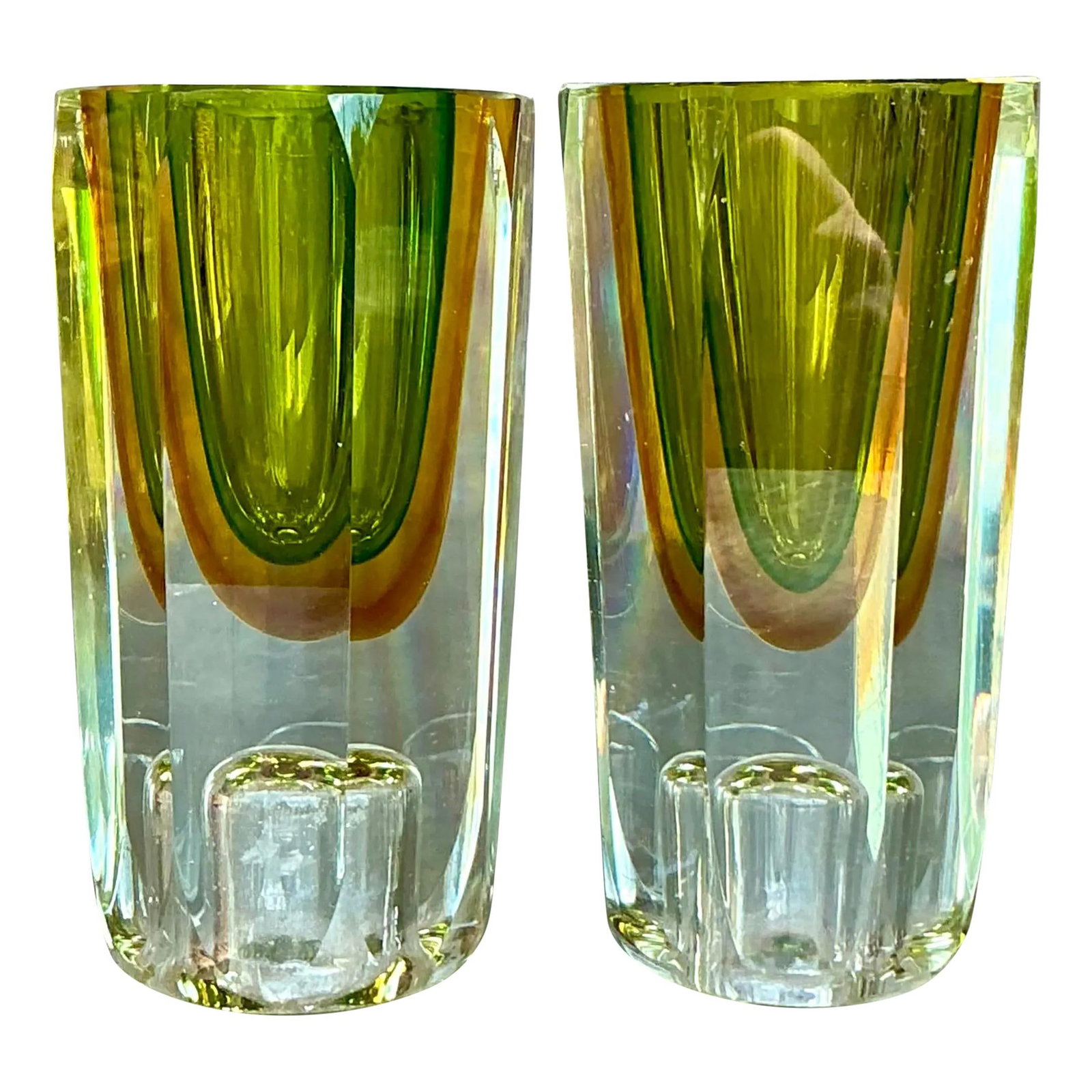 Pair of Vintage Murano Style Italian Art Glass Vases: Pair of Vintage Murano Style Italian Art Glass Vases This exquisite pair of vintage Italian art glass vases, crafted in the style of Murano, showcases breathtaking craftsmanship and mesmerizing color 