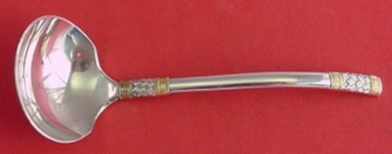 Wallace Aegean Weave Gold Sterling Silver Gravy Ladle 6.5 Inch: Wallace Aegean Weave Gold Sterling Silver Gravy Ladle 6.5 Inch This exquisite Aegean Weave Gold gravy ladle by Wallace is crafted from high-quality sterling silver, showcasing the elegant Aegean Weave