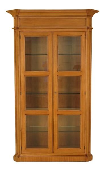 1990s Vintage Italian Lighted Curio Cabinet in Satinwood: 1990s Vintage Italian Lighted Curio Cabinet in Satinwood Showcase your cherished collectibles with this stunning 1990s Vintage Italian Curio Display Cabinet. Crafted from exquisite satinwood, this ele