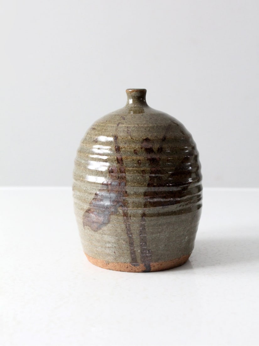 Artist Signed Vintage Beehive Pottery Vase with Ribbed Design (1 of 10)