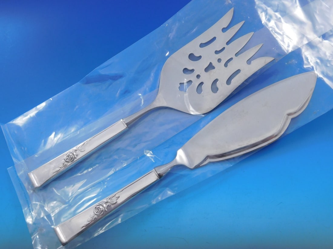 Reed and Barton Classic Rose Sterling Silver Fish Serving Set 2 Piece (1 of 4)