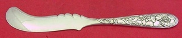 Tiffany & Co Vine Pattern Sterling Silver Butter Spreader 6" Poppy: Tiffany & Co Vine Pattern Sterling Silver Butter Spreader 6" Poppy This exquisite butter spreader features a flat handle design adorned with a beautiful poppy motif, part of the renowned Vine pattern 