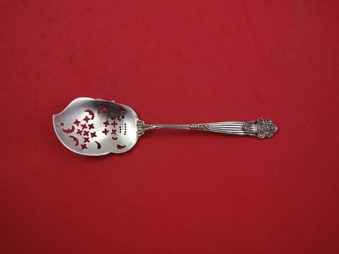 Towle Georgian Sterling Silver 5.5 Inch Pierced Lemon Server: Towle Georgian Sterling Silver 5.5 Inch Pierced Lemon Server This exquisite Georgian lemon server by Towle is crafted from sterling silver and features a beautiful pierced design. Measuring 5 1/2 inch
