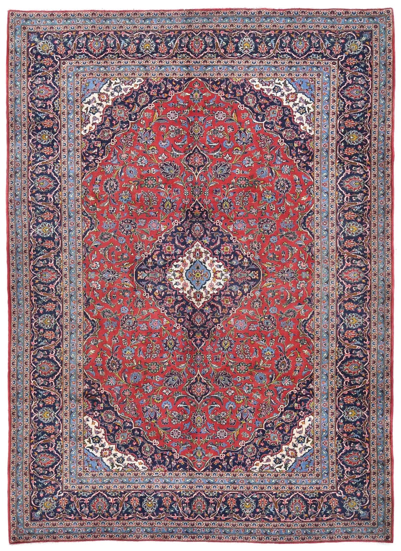 Vintage Hand-Knotted Wool Oriental Rug 8'4 x 11'4 Floral Design: Vintage Hand-Knotted Wool Oriental Rug 8'4 x 11'4 Floral Design Enhance your living space with this exquisite Vintage Red Oriental Wool Rug, measuring 8'4" x 11'4". Featuring a classic floral design, 