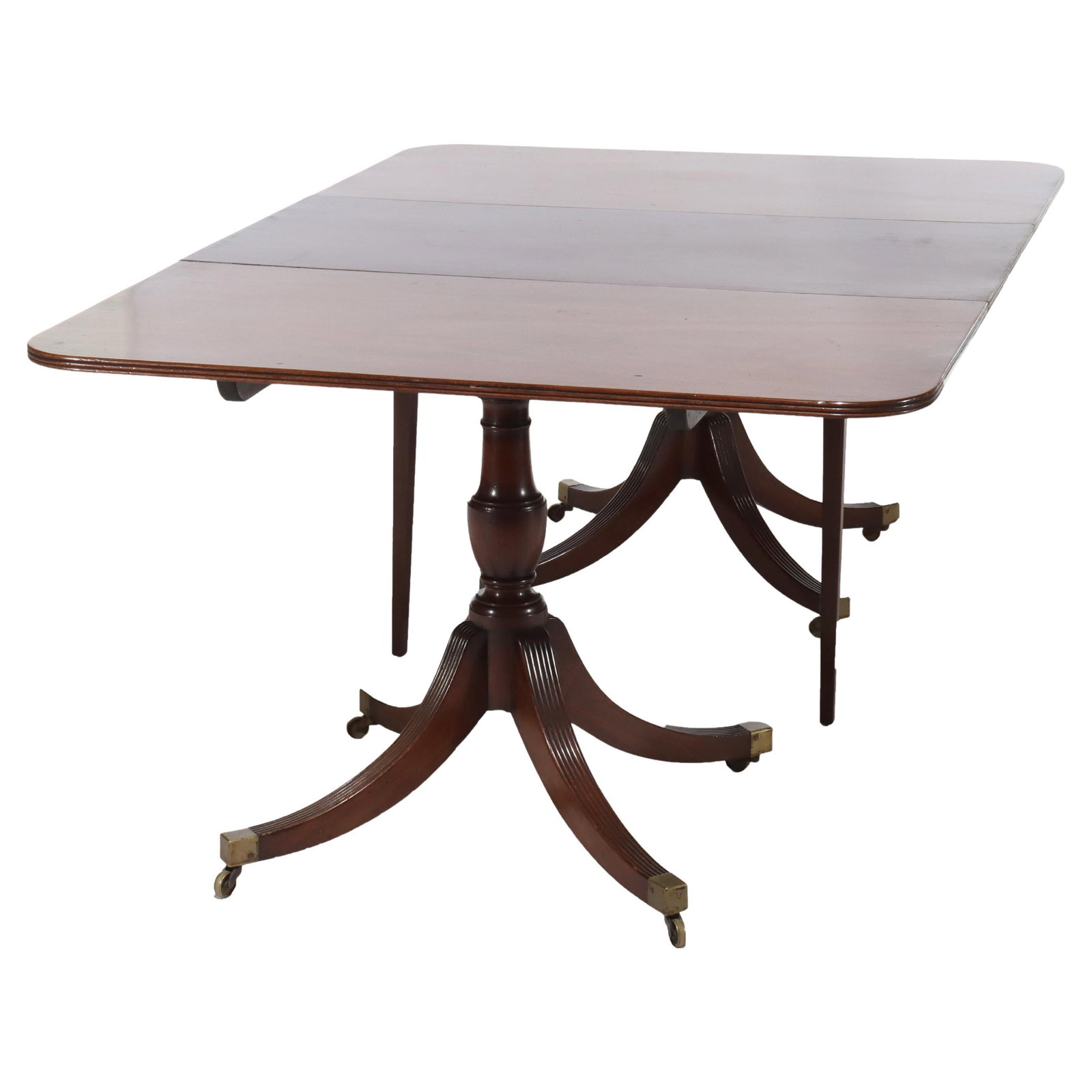 Duncan & Phyfe Style Mahogany Banquet Table with 3 Leaves c1820: Duncan & Phyfe Style Mahogany Banquet Table with 3 Leaves c1820 This striking antique banquet table, designed in the Duncan & Phyfe style, dates back to circa 1820 and showcases the elegance of George