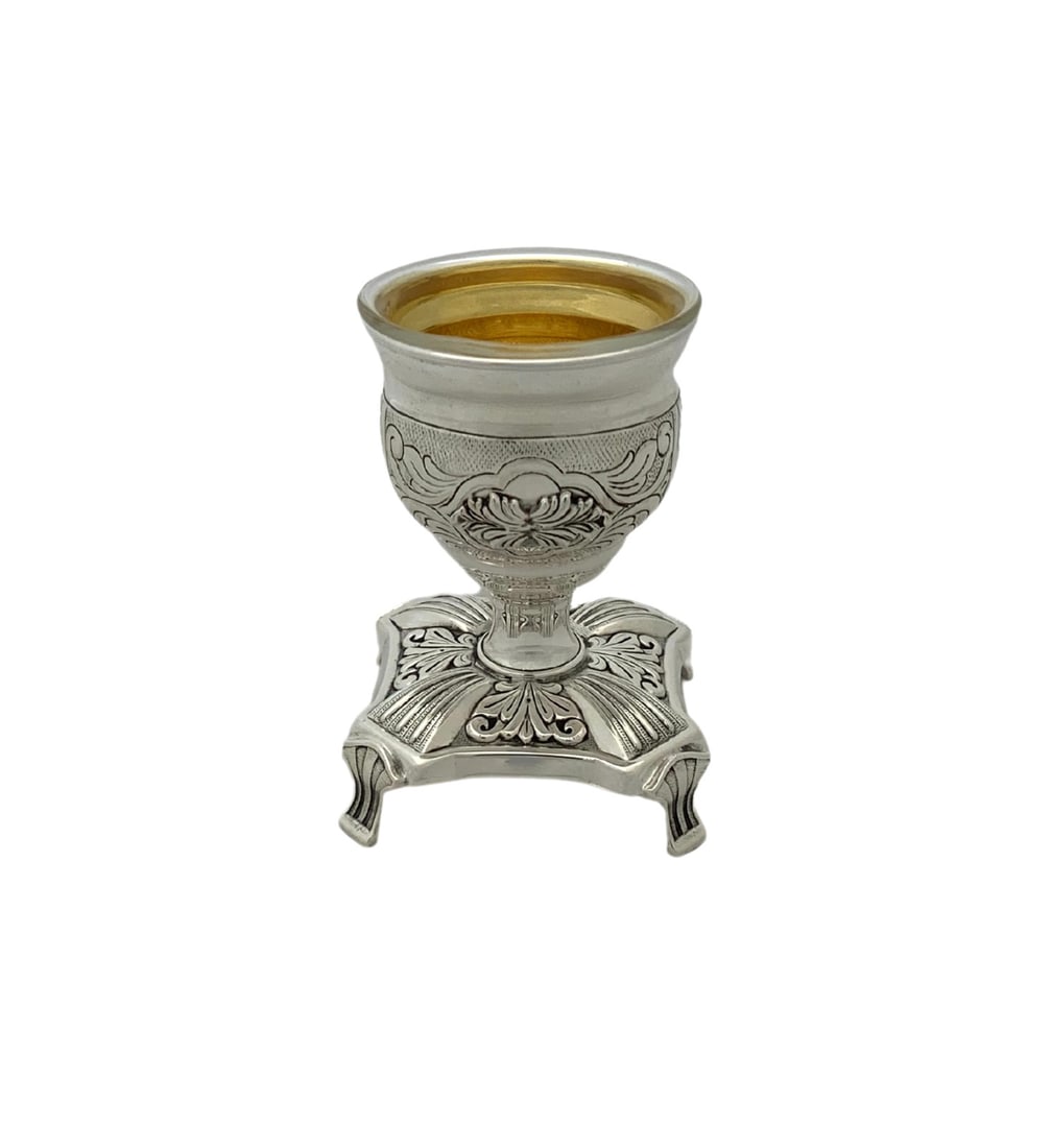 Elegant Handmade 925 Sterling Silver Leaf Design Salt Holder with Stand: Elegant Handmade 925 Sterling Silver Leaf Design Salt Holder with Stand This exquisite single salt holder on stand is crafted from fine 925 sterling silver with a stunning glass insert. Made in Turkey