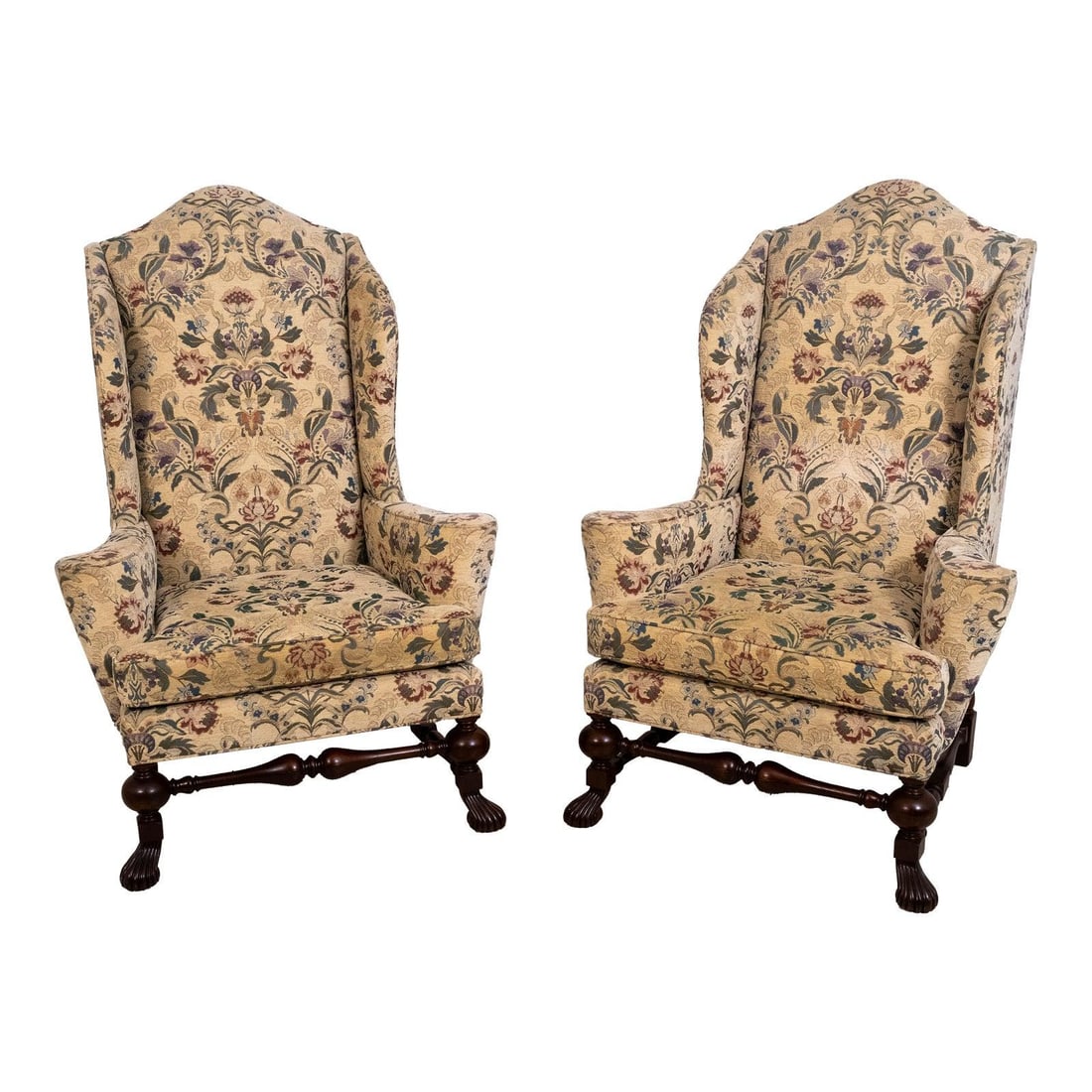 Baker Stately Homes Mahogany Winged Throne Chairs Set: Baker Stately Homes Mahogany Winged Throne Chairs Set Introducing the Baker Stately Homes Collection Mahogany Winged Throne Chairs, an exquisite addition to any traditional home decor. Crafted approxi
